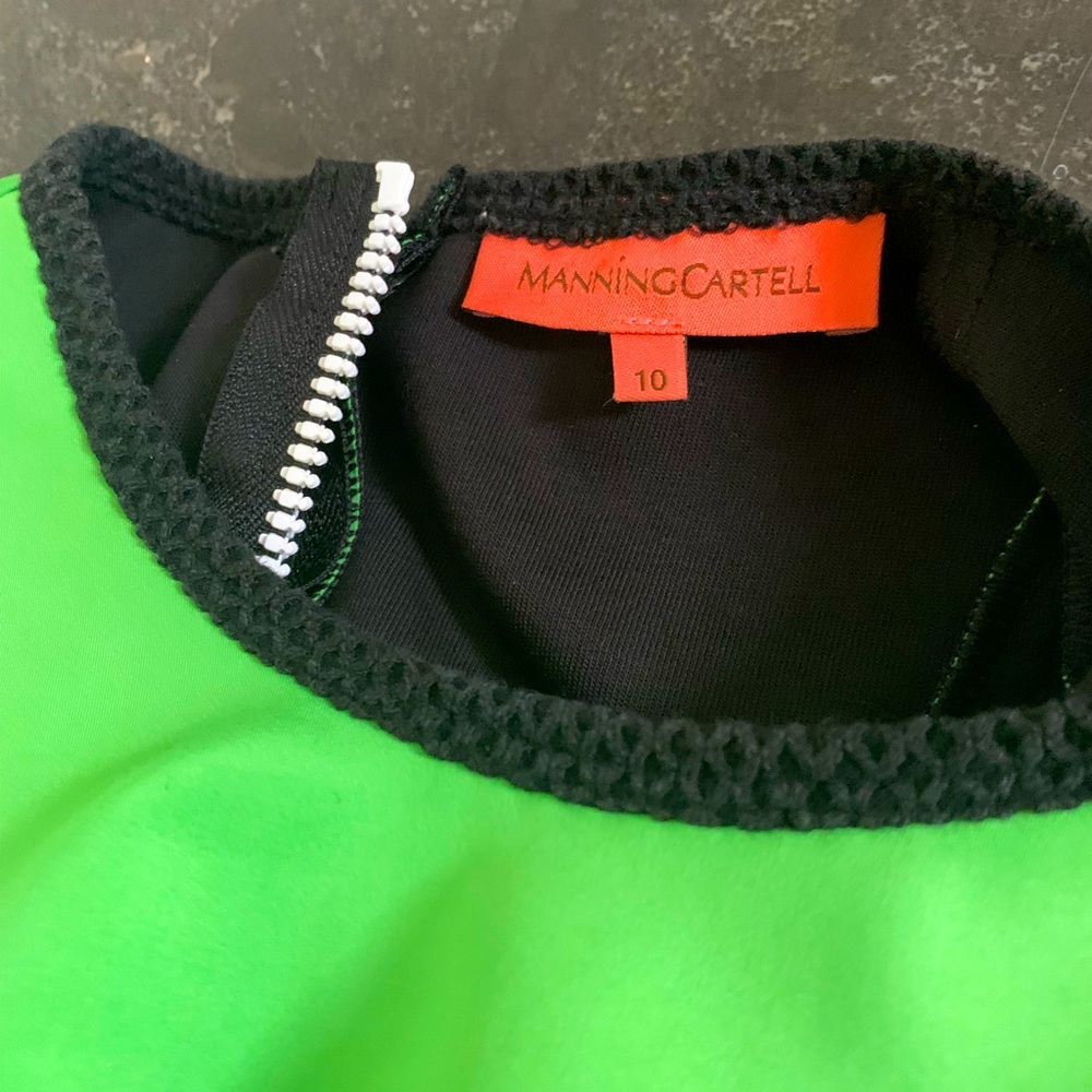 Manning Cartell green top with feature zip - Picture 4 of 8